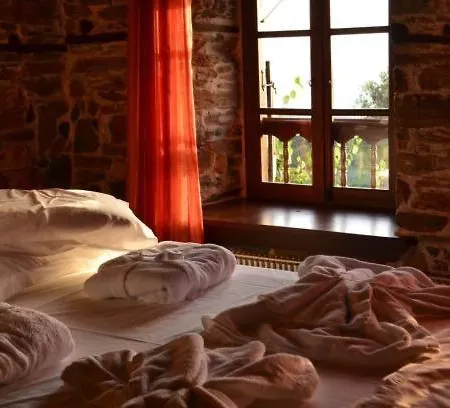 Fyloma With 5 Bedrooms 4* Lafkos