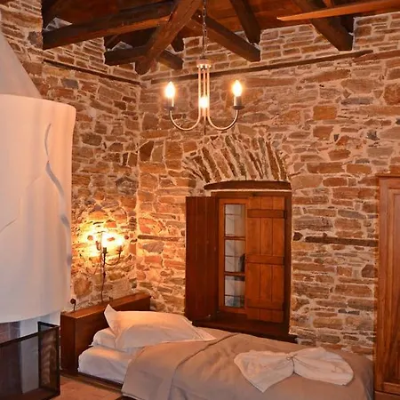 Fyloma With 5 Bedrooms