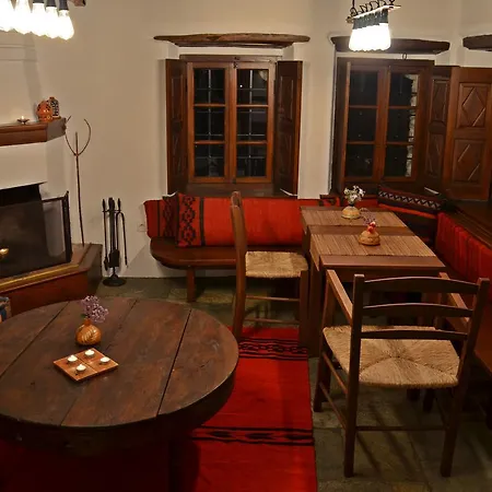 Fyloma With 5 Bedrooms Gæstehus Lafkos