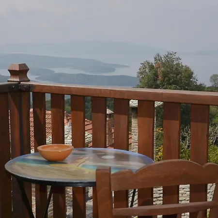 Fyloma With 5 Bedrooms Lafkos