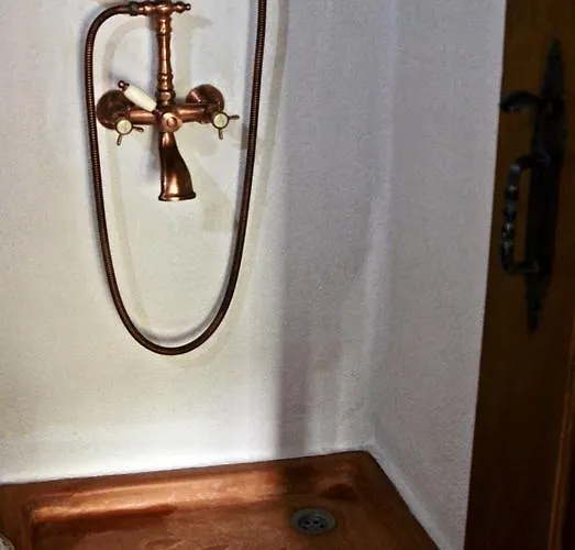 Casa de hóspedes Fyloma With 5 Bedrooms