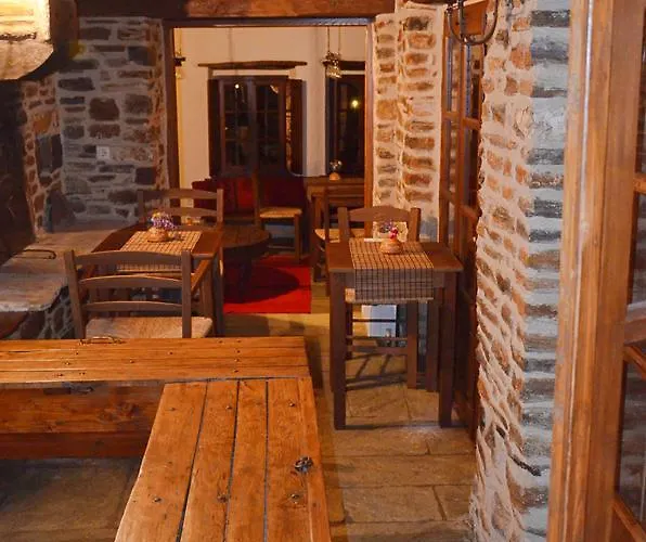 Fyloma With 5 Bedrooms Vendégház